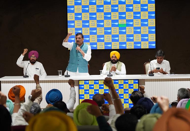 Aam Aadmi Party holds an important meeting in Punjab to discuss Lok Sabha election strategies