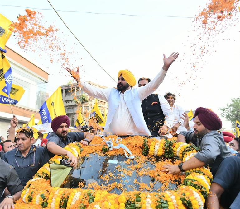Mann campaigns for Dr Chabbewal in Phagwara, held a road show and appealed to make AAP win by a huge margin