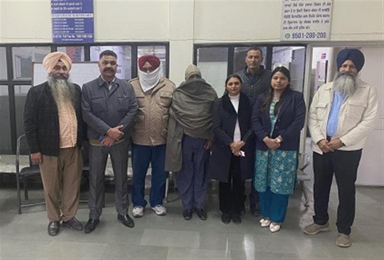 VB nabs Forest Guard and Daily Wage Worker red handed accepting bribe of Rs 20K