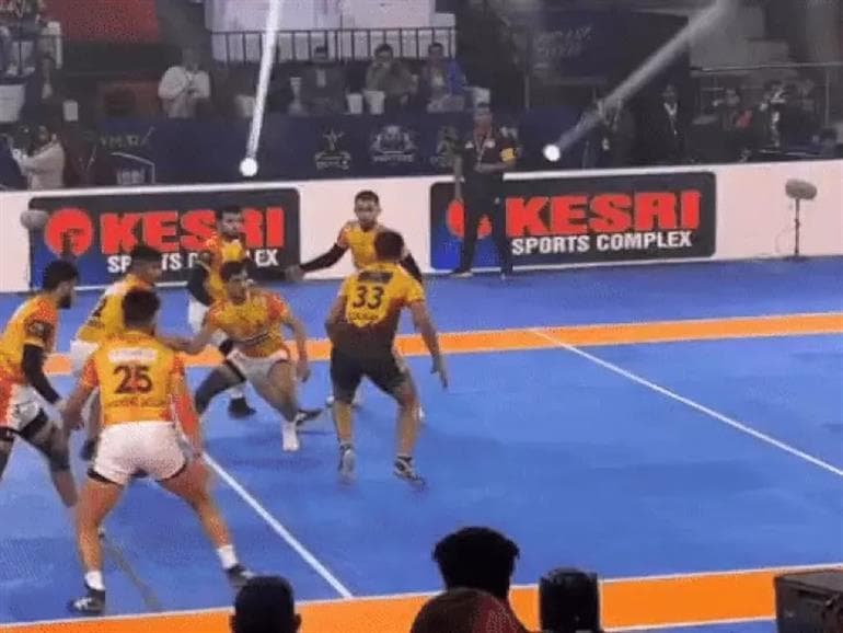 Devank Dalal’s Storming Raids in Sonipat: Bhiwani Bulls Crush Gurugram Gurus 62–34; One-Sided Clash in Kabaddi Champions League