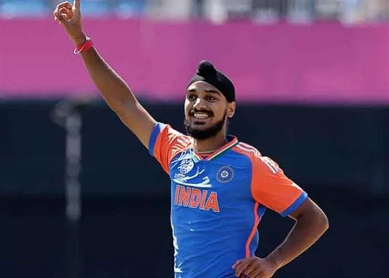 4th T20I: India Opt to Bowl First After Winning Toss, Arshdeep Singh Included in Playing XI 