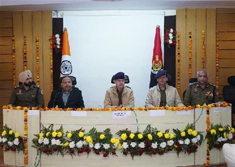 DGP  reviews action against gangsters in border districts