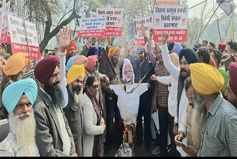 AAP Protests Against Haryana CM Outside Desh Bhagat University, Also Burns Effigy of PM 