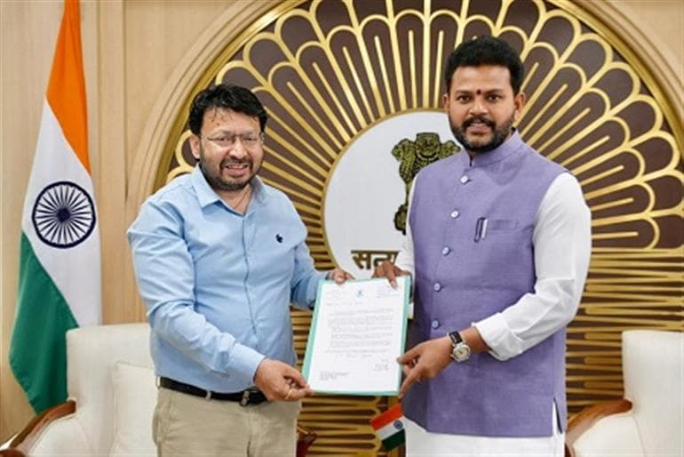 Dr Ravjot Singh meets Union Civil Aviation Minister; Seeks rescue flights for stranded Punjabis