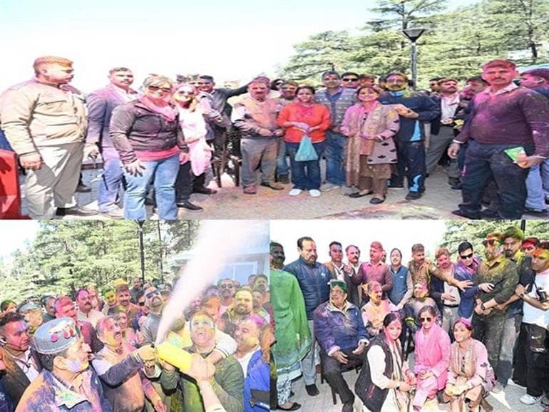 CM Sukhu Celebrates Holi with Public at Oak Over