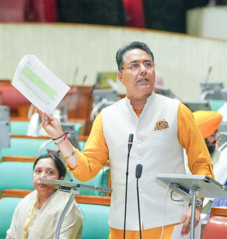 'From “Vishwa Guru” to queues for  cylinders': Aman Arora tears into Centre Govt