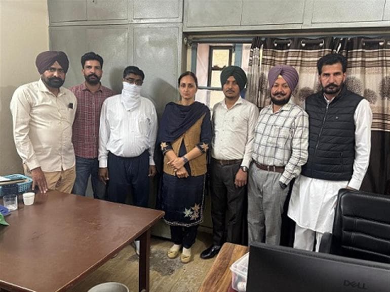 Vigilance Bureau nabs Inspector red handed accepting bribe of Rs 18,000