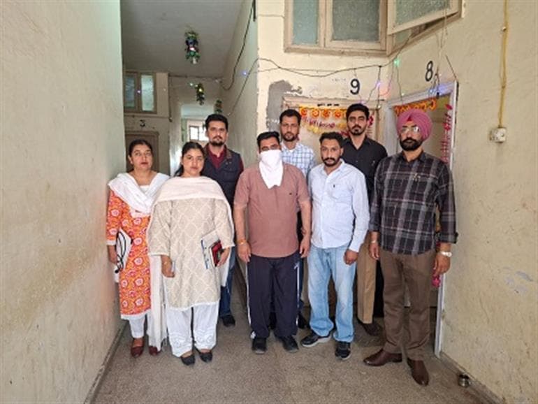 Vigilance Bureau nabs Junior Engineer red handed accepting bribe of Rs 14,000