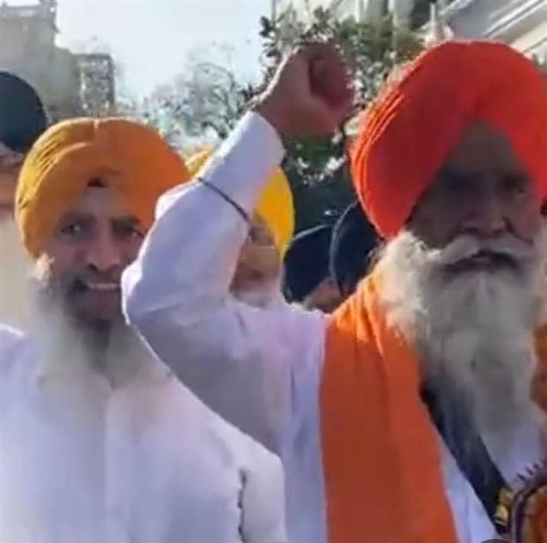 Baisakhi 2026 : Sikh Devotees Leave to visit Pakistan Pilgrimage Via Attari-Wagah Border