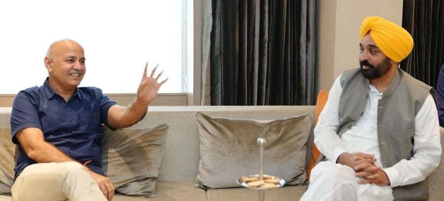AAP Leadership Steps In: Manish Sisodia, Bhagwant Mann Call Mega Jalandhar Meet to Keep MLAs United