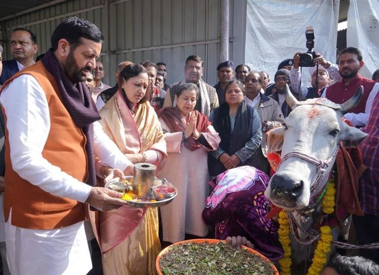 CM Saini Expands Cow Welfare Initiatives on His Birthday, ₹1.22 Crore Grant Given to 14 Gaushalas