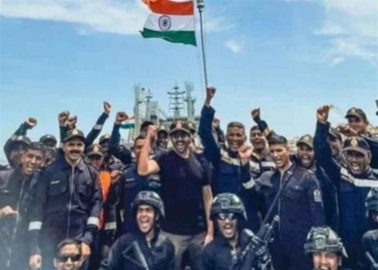 Kartik Aaryan Celebrates Republic Day with Indian Army in a Striking Photo 