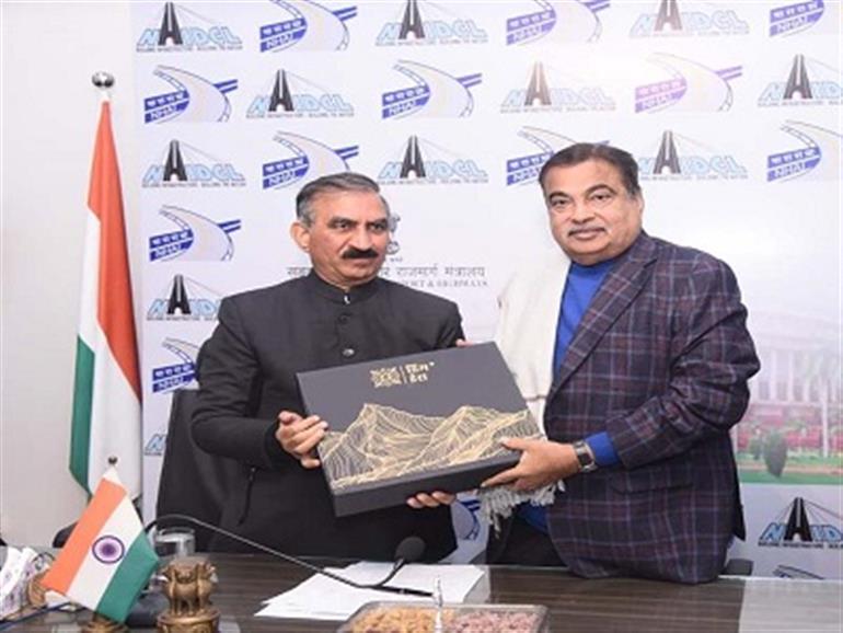 CM calls on Gadkari, Seeks adequate financial support for repair and maintenance of roads and bridges in the state
