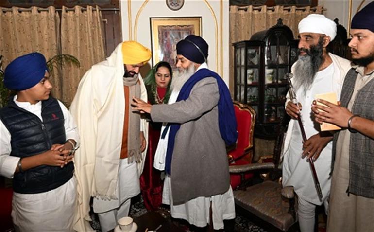 CM Saini attends ‘dastaarbandi’ ceremony at Hira Mahal, Nabha