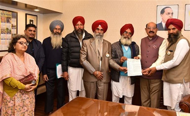 Legitimate demands of freedom fighters’ families to be addressed on priority: Bhagat