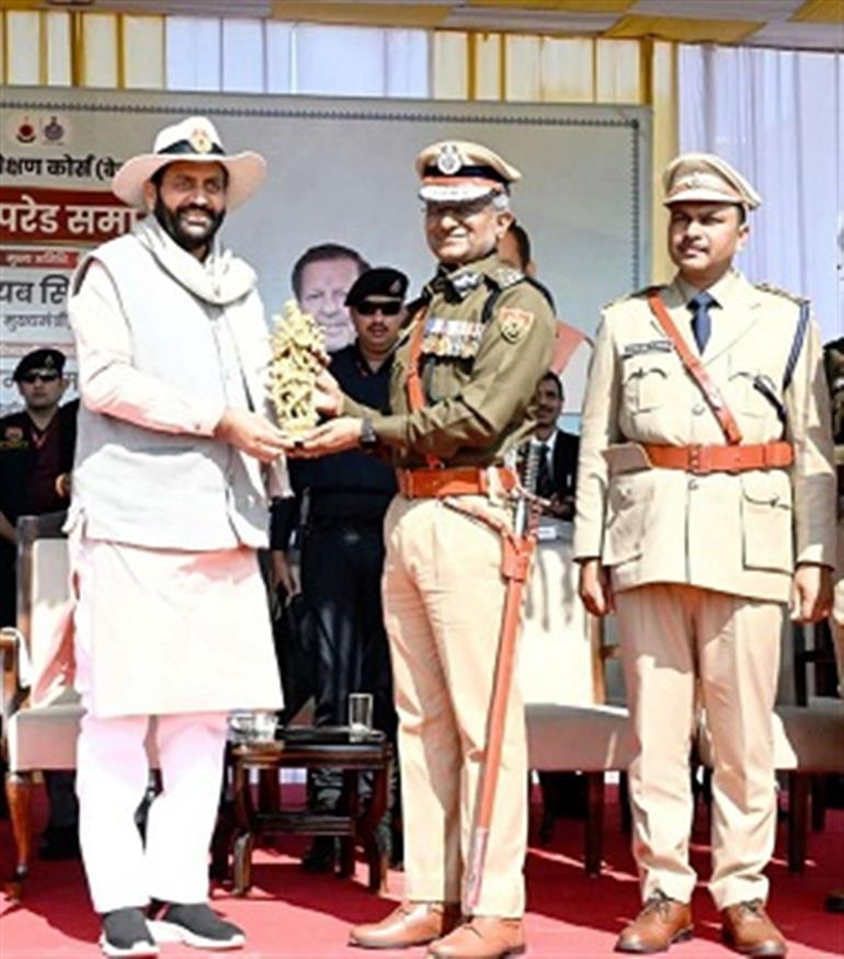 Jail Warders to get promotion to Head Warder after 18 Years of service, announces CM