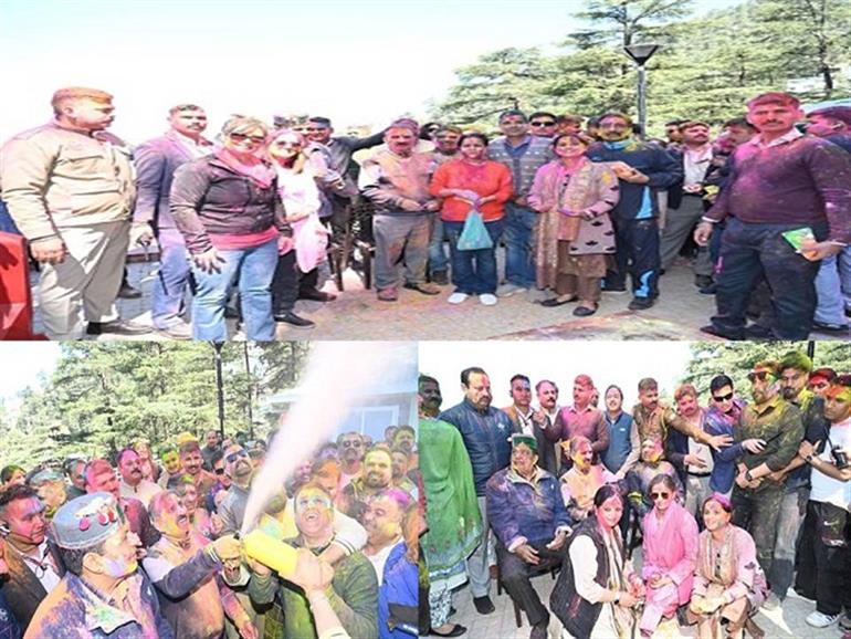 CM Sukhu Celebrates Holi with Public at Oak Over