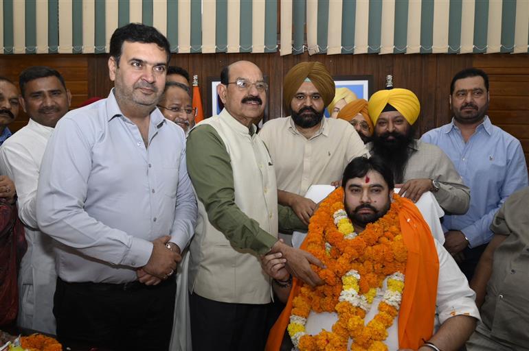 Gagandeep Singh Kaku Ahluwalia assumes the charge of chairman khadi Board