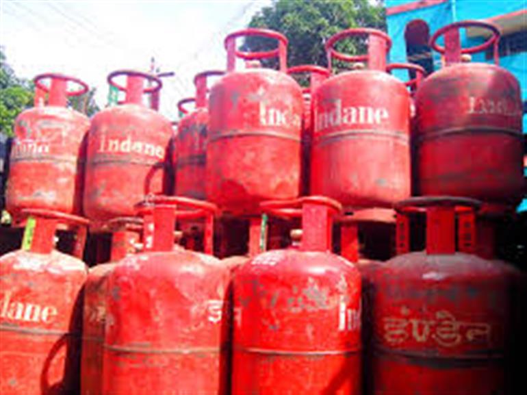 No Extra ‘LPG Charges’ Allowed on Restaurant Bills : Govt Alert, No Leniency for Rule Violators