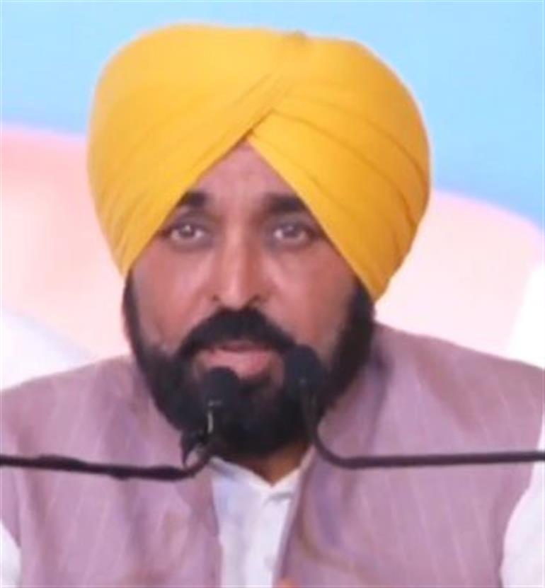 CM Bhagwant Mann Launches ‘Mawan Dheeyan Satkar Yojana’ at Jalandhar.