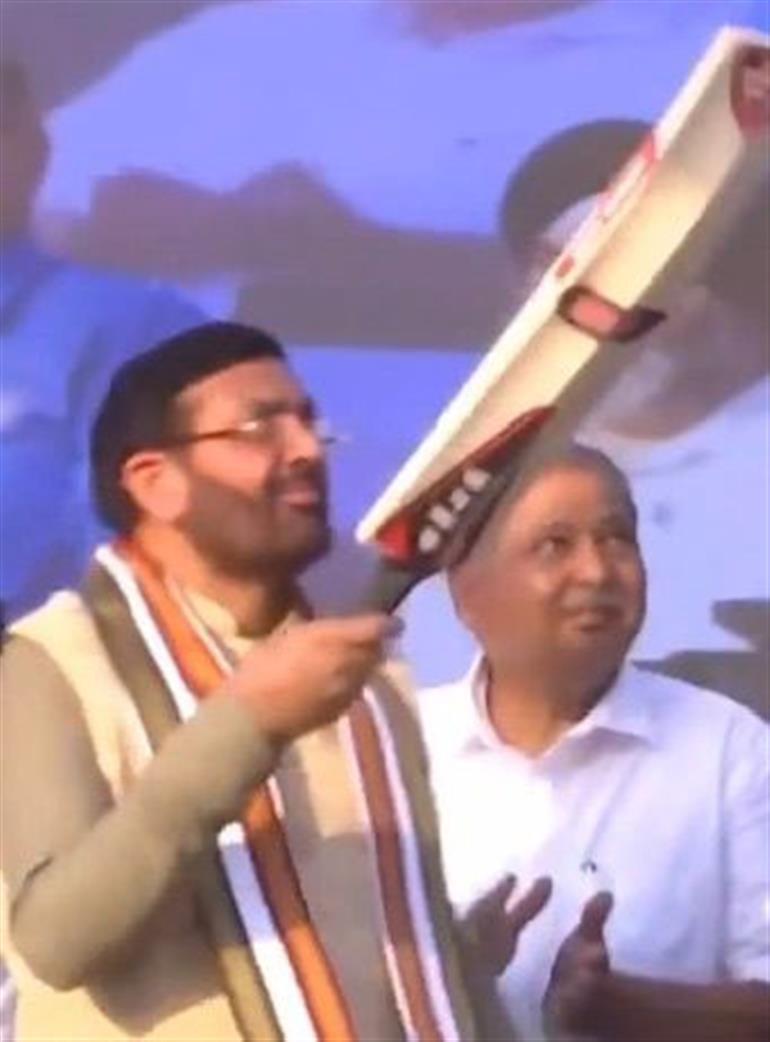 Haryana CM Inaugurates Chandigarh Street Cricket Tournament, Sends Anti-Drug Message with Bat Swing