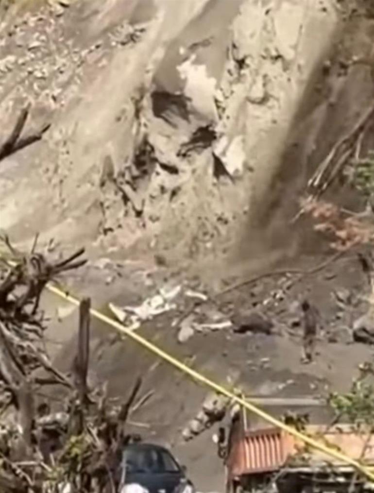 Landslide Strikes Manikaran–Barshaini Road Again, Car Damaged; Major Mishap Averted