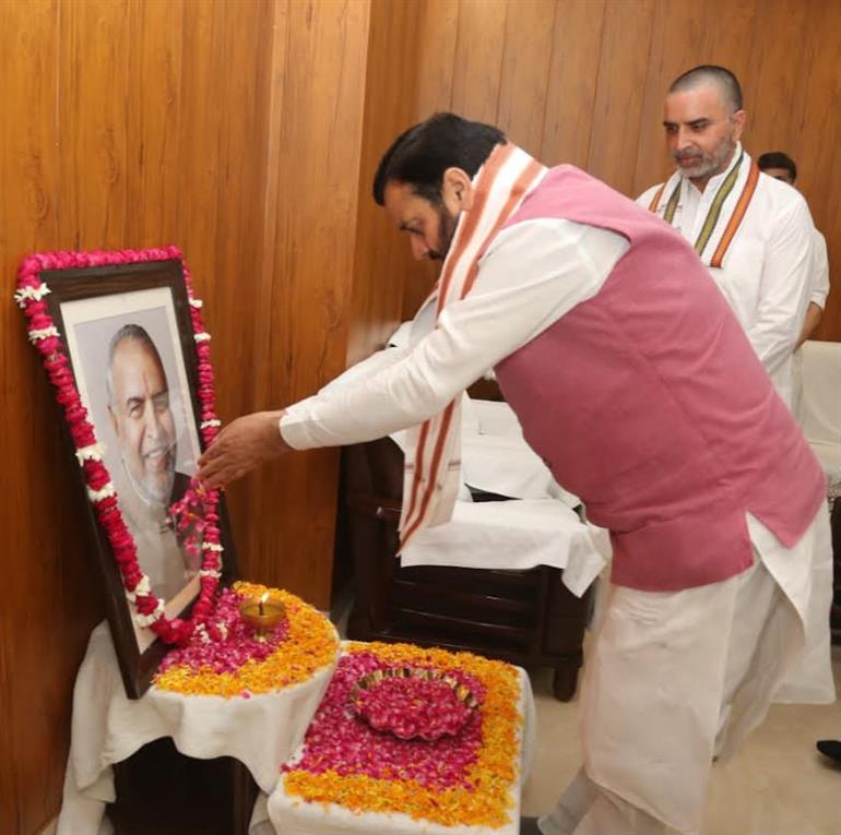 Haryana CM Saini Mourns Demise of Former Deputy Speaker Gopichand Gahlot 