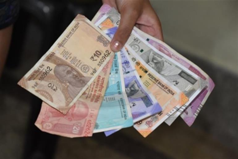indian-senior-executives-got-8-9-salary-hike-in-2022-report