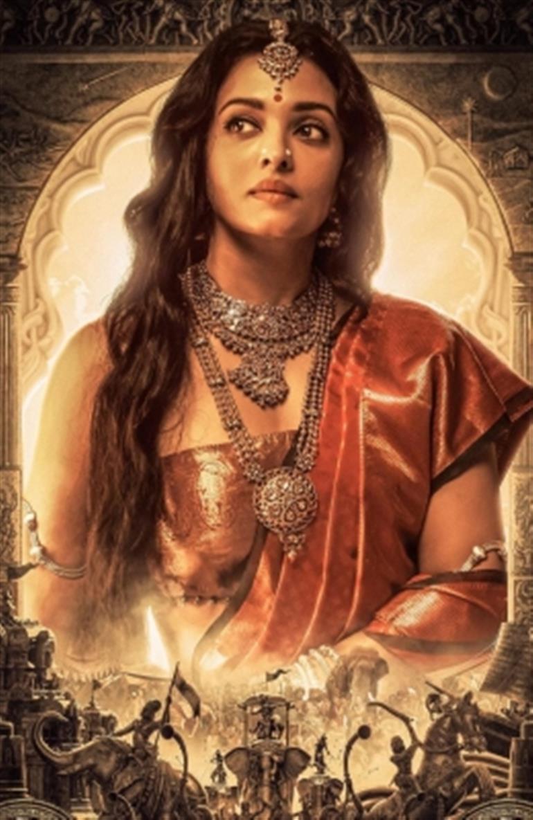 Aishwarya Rai's Queen Nandini look in Mani Ratnam's 'Ponniyin Selvan' released