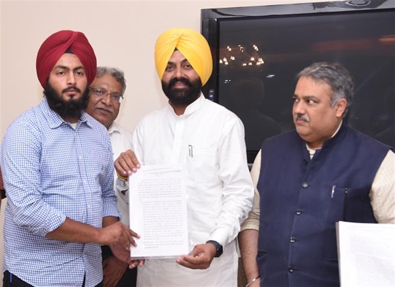 Punjab Animal Husbandry Minister hands over appointment letters to 68  Veterinary Inspectors
