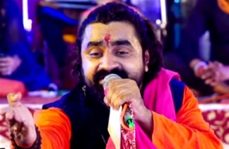 Singer asks Hindus to take up arms