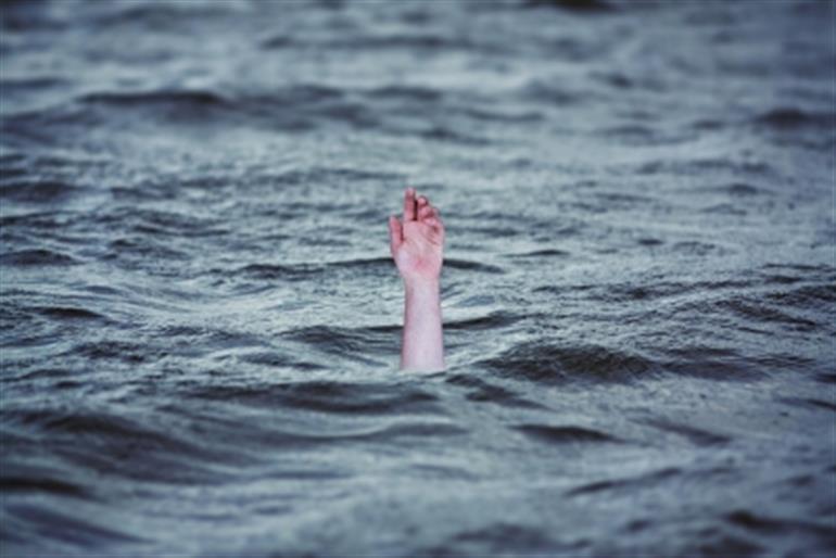 3 students drown, 2 missing on Andhra beach