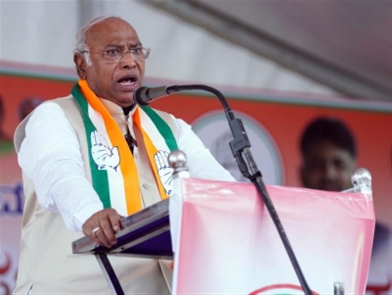 Congress committed to usher progress, implement 5 guarantees in K’taka: Kharge