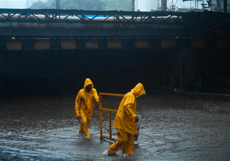 Red alert due to rain in Mumbai; Schools, colleges closed today; two dead