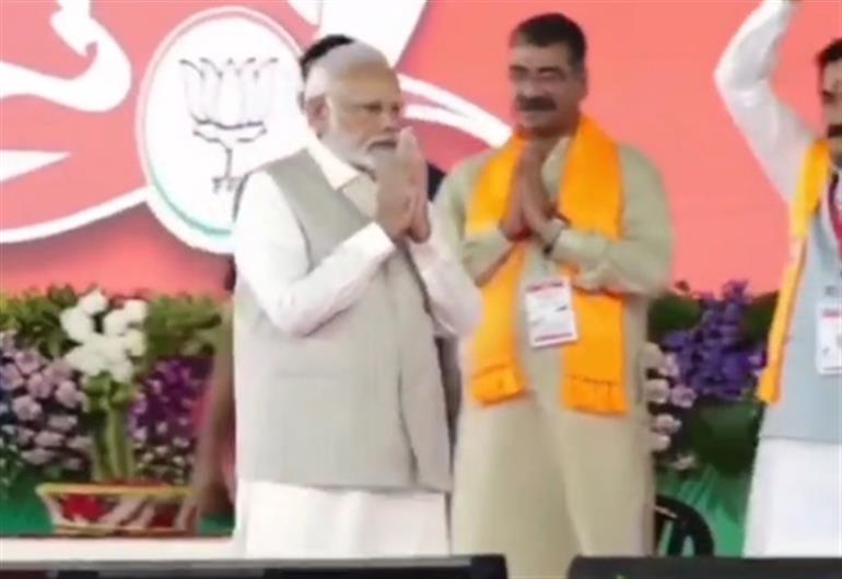 PM Modi reaches BJP’s ‘Karyakarta Mahakumbh’ in Bhopal, takes round of Jamboori Maidan