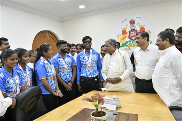 K'taka CM felicitates gold medal-winning Indian blind women's cricket team