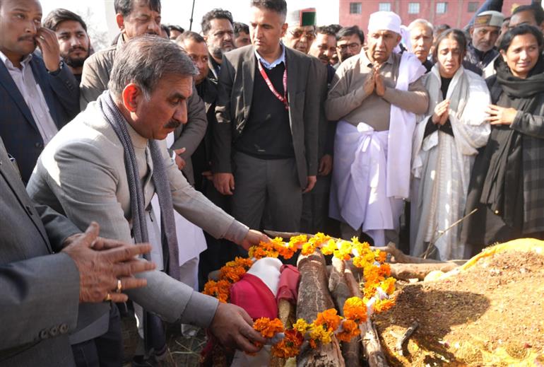 CM pays tribute to late Prof. Simmi Agnihotri, condoles bereaved family
