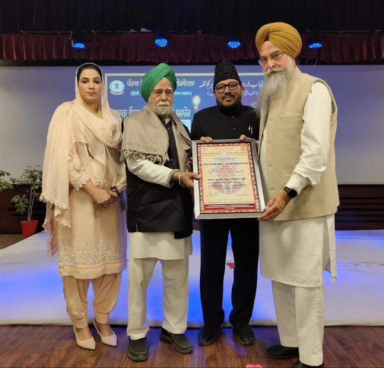 Speaker Sandhawa distributes annual awards