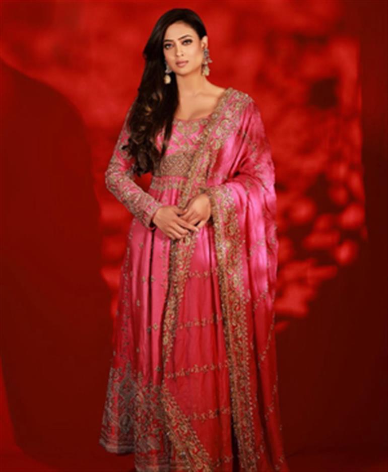 Shweta Tiwari picture of elegance in pink Anarkali set; lotus emojis in caption