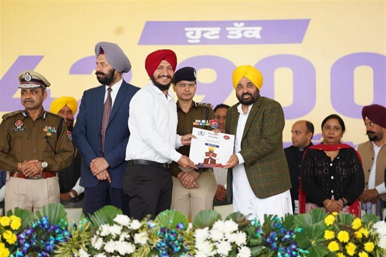 CM presides over biggest function to give govt job letters to 2,487 youth at one go
