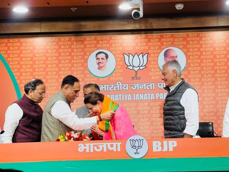  Patiala MP Preneet Kaur joins BJP