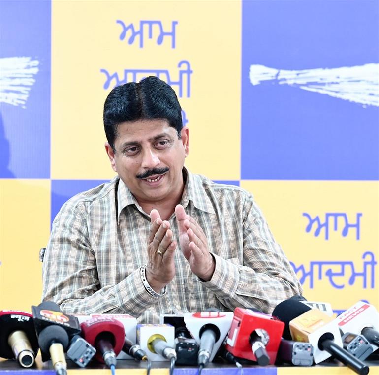 BJP fears Kejriwal, they want a backdoor entry into Delhi through the President&39;s rule: AAP