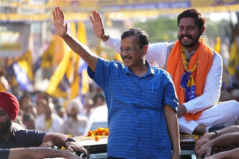 You gave chance to all the parties, but no one raised their voice for you in the parliament, this time elect the &39;AAP&39; candidate: Kejriwal