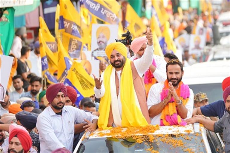  Mann&39;s mega road show in Lehragaga and Dirba, asked for votes for AAP candidate Meet Hayer