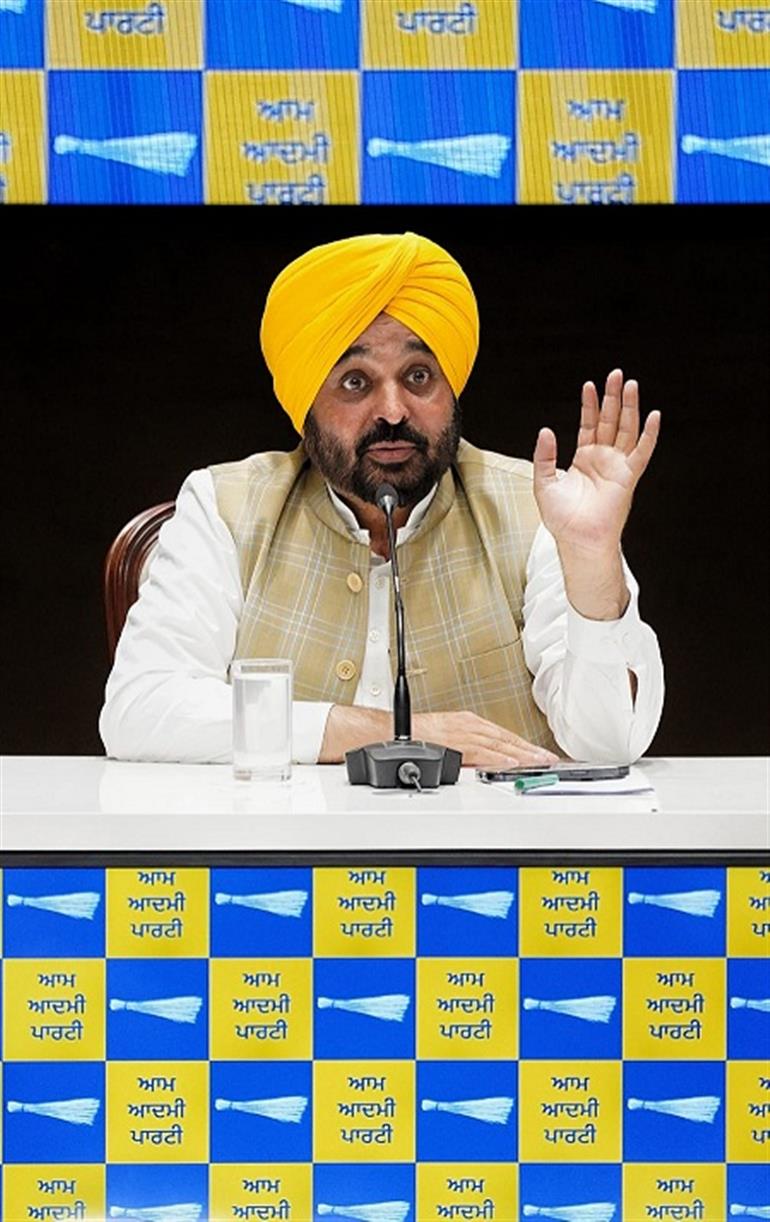 CM Mann holds meeting with the AAP MPs, congratulates Meet Hayer, Dr Chabbewal and Malvinder Kang for their wins