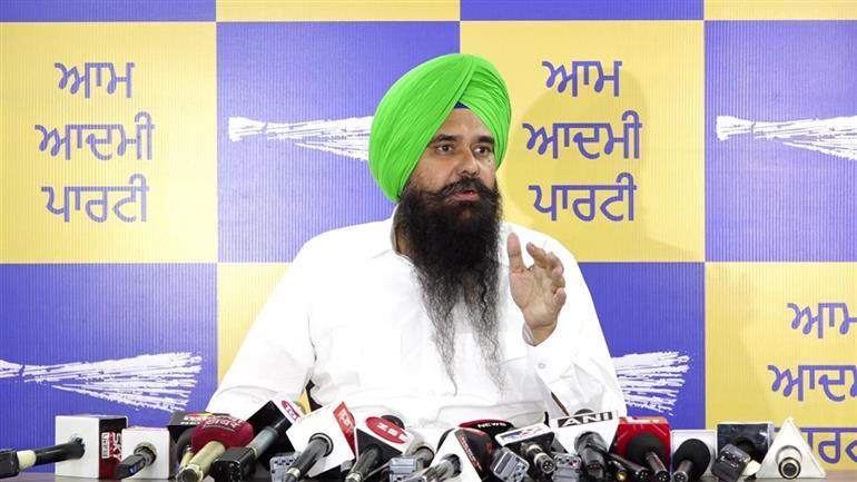 Why is Raja Warring so disturbed by the transfers in the police department, are his personal economic interests involved, questions Malvinder Kang