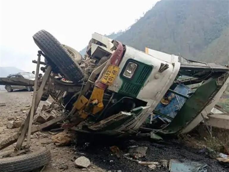  Himachal : 4 killed, 3 injured in bus accident in Shimla&39;s Jubbal