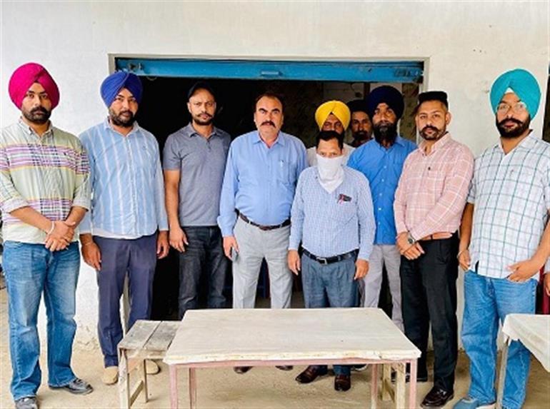 Vigilance Bureau arrests Patwari taking Rs 10,000 bribe for mutation of land