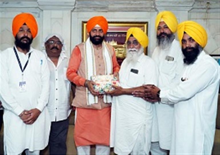  Haryana CM paid obeisance at the Golden Temple, Amritsar