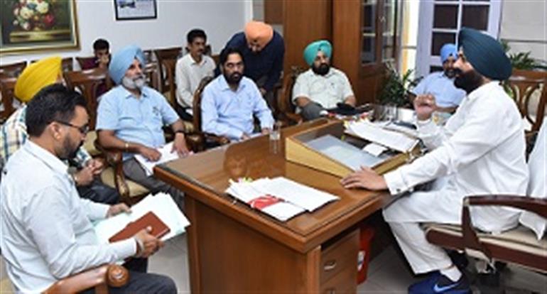 Bhullar instructs officials to furnish concrete proposals to address the demands of contractual drivers/conductors